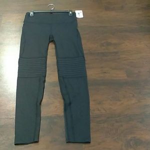 Woman's preformance moto leggings